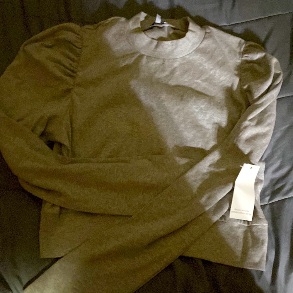 Tobi gray crop long sleeve light weight sweatshirt